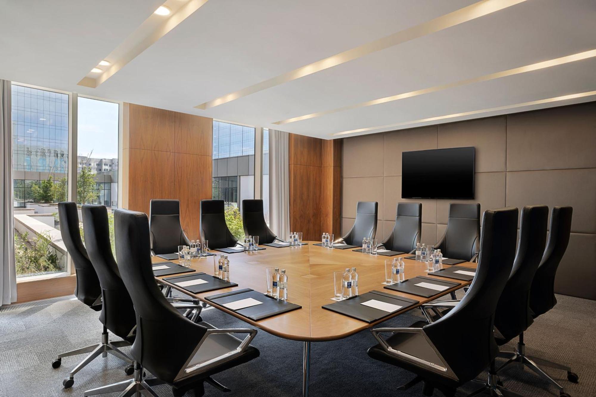 Sheraton Astana Hotel المظهر الخارجي الصورة Boardroom at the Westin Hyderabad