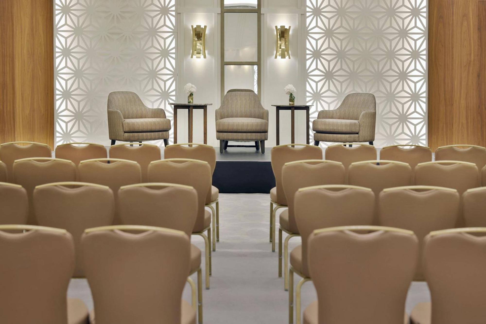 Sheraton Astana Hotel المظهر الخارجي الصورة The interior of the new synagogue