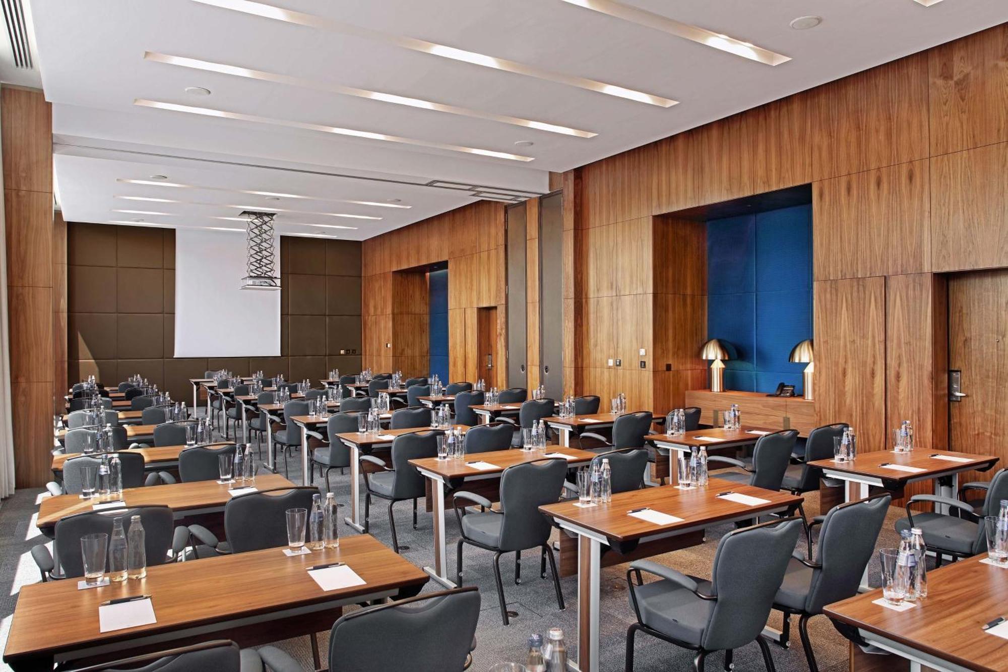 Sheraton Astana Hotel المظهر الخارجي الصورة Meeting room