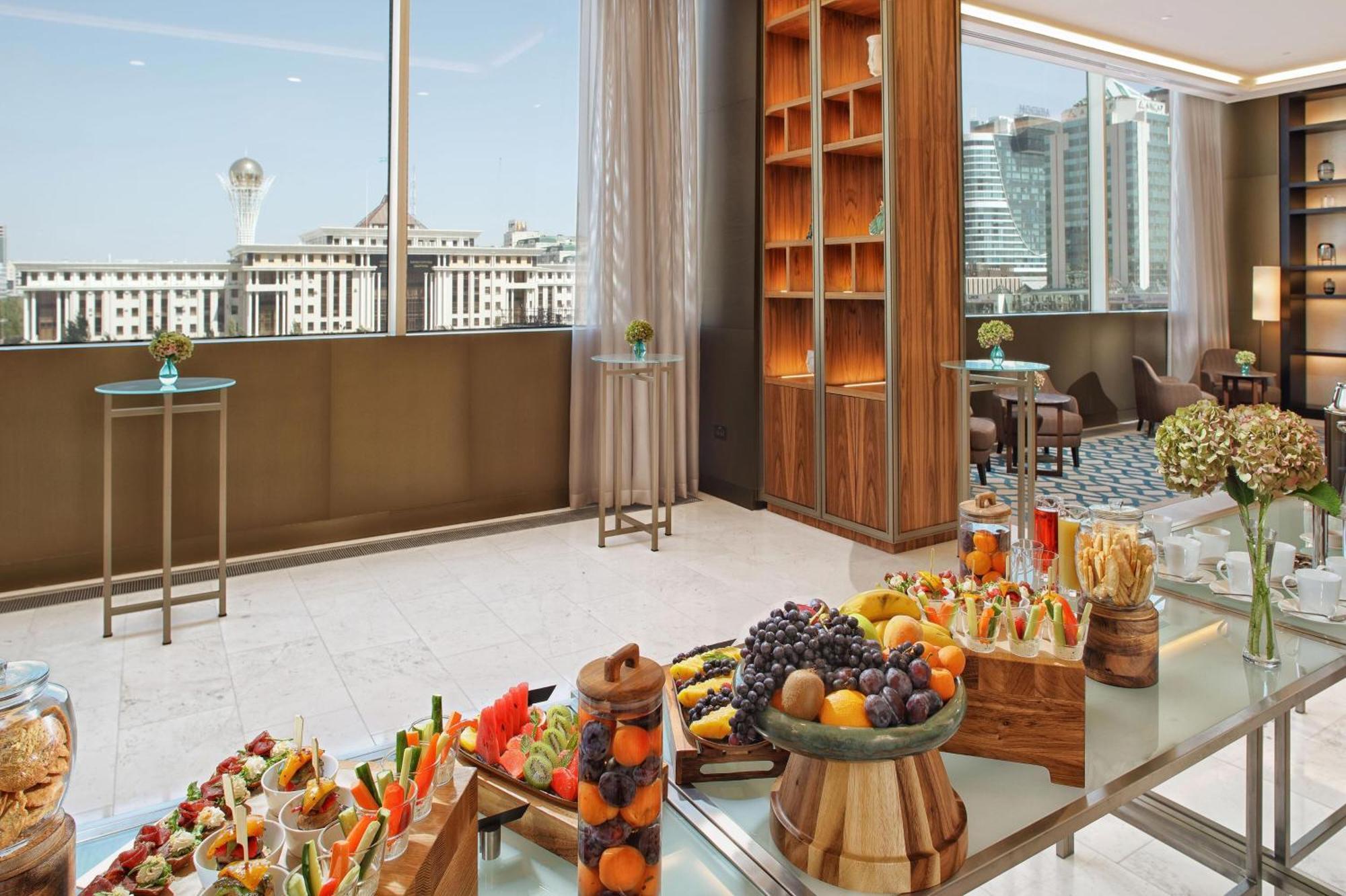 Sheraton Astana Hotel المظهر الخارجي الصورة The Club at The Westin Mumbai