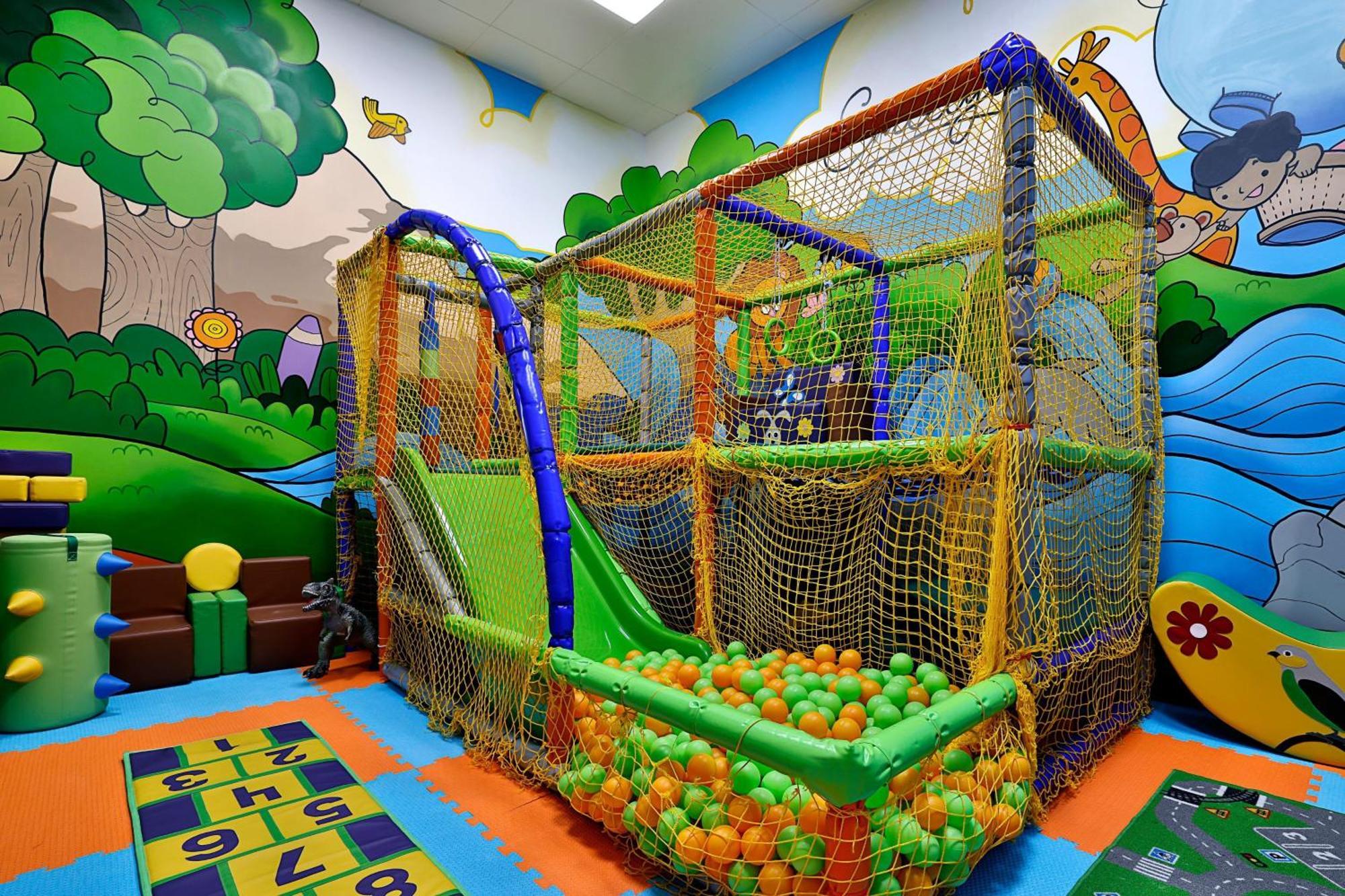 Sheraton Astana Hotel المظهر الخارجي الصورة Indoor playground