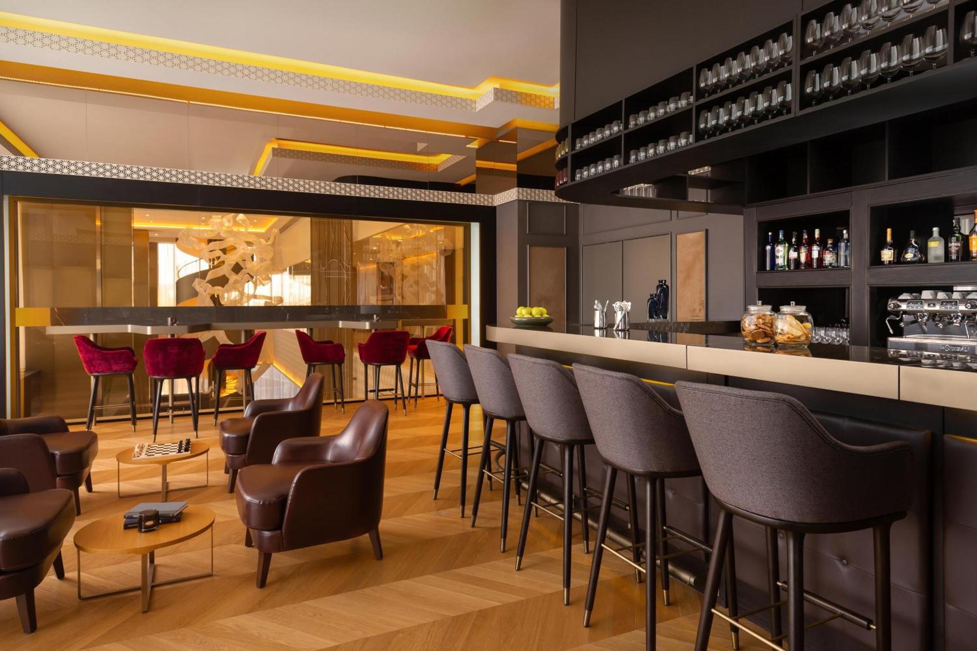 Sheraton Astana Hotel المظهر الخارجي الصورة The bar at the 10118 Otto Kunz
