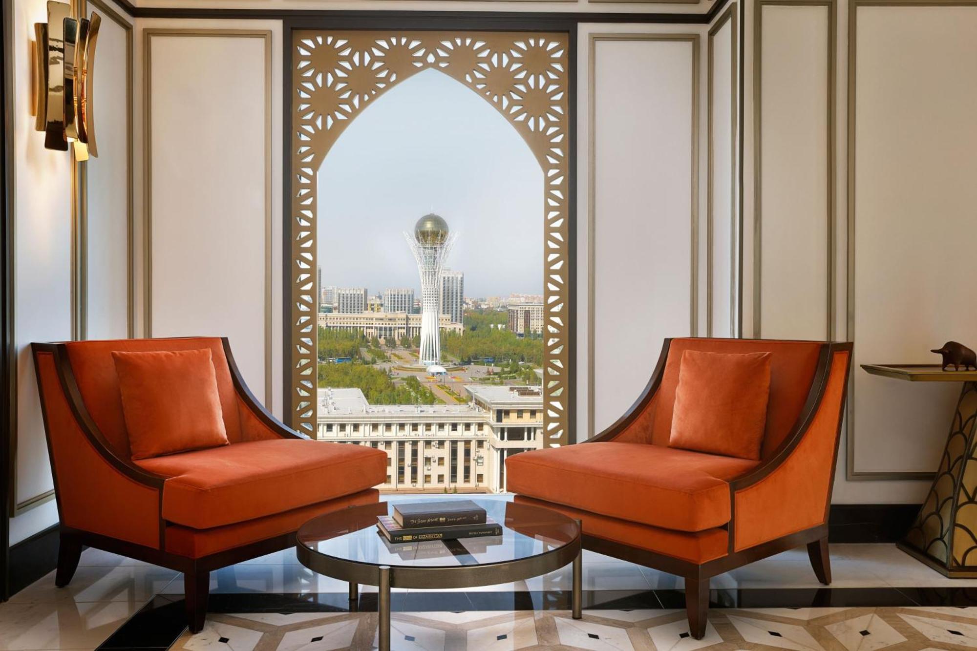 Sheraton Astana Hotel المظهر الخارجي الصورة A view of the Bayt Al Mubarak from the hotel
