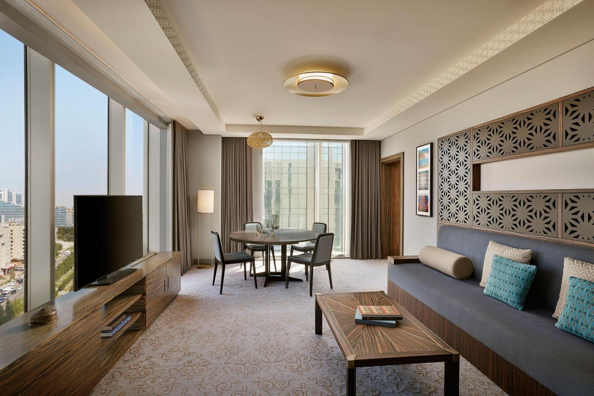 Sheraton Astana Hotel المظهر الخارجي الصورة A suite at the hotel