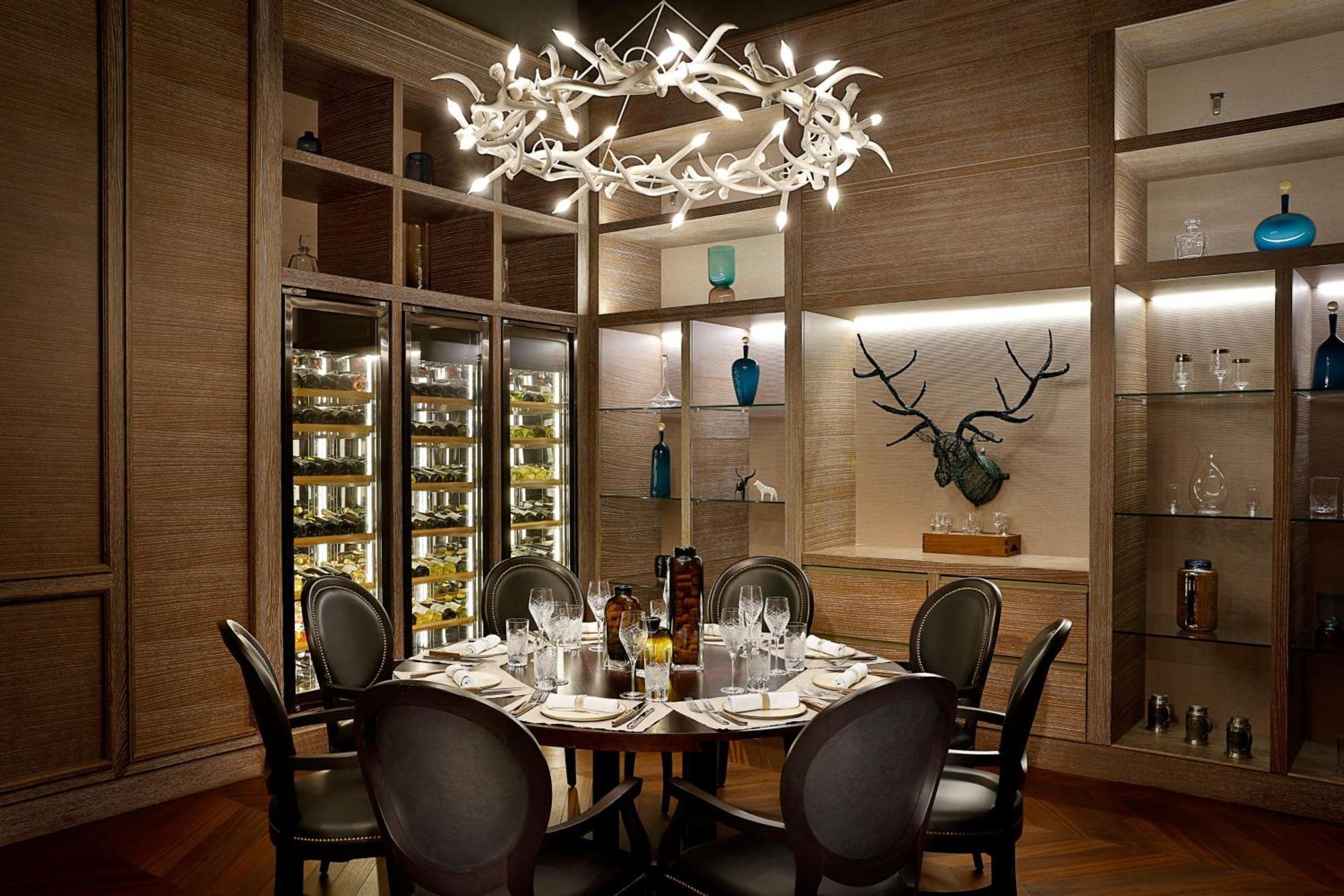 Sheraton Astana Hotel المظهر الخارجي الصورة The Wine Room