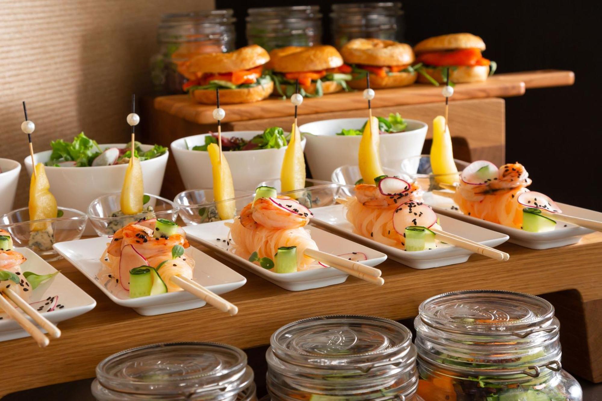 Sheraton Astana Hotel المظهر الخارجي الصورة Canapés